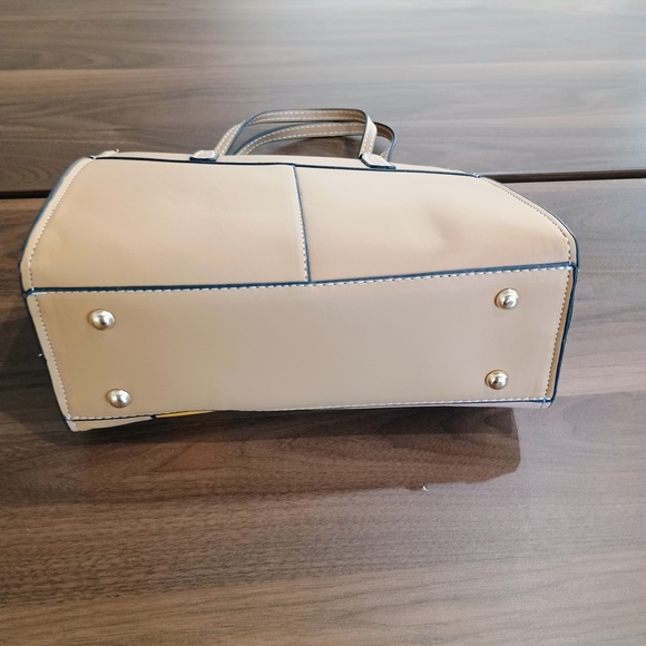 Elegant Yellow and Cream Women's Handbag - Picture 4 of 7